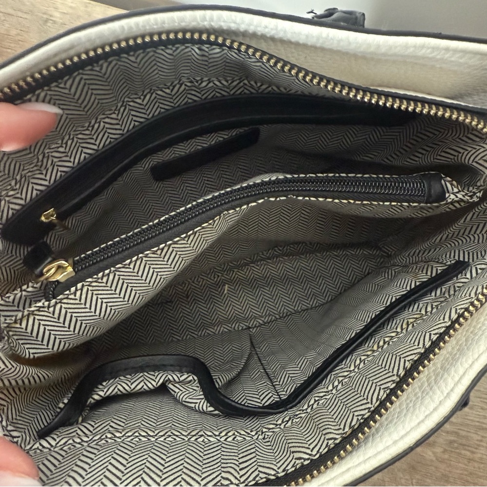 STEVE MADDEN Black White Colour Block Hand Bag Crossbody Strap Zipper PU *Flaw* - Picture 9 of 16